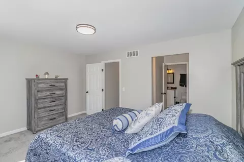Bedroom - 943 Villa View Ct, Cincinnati, OH 45238 photo 3 of 4