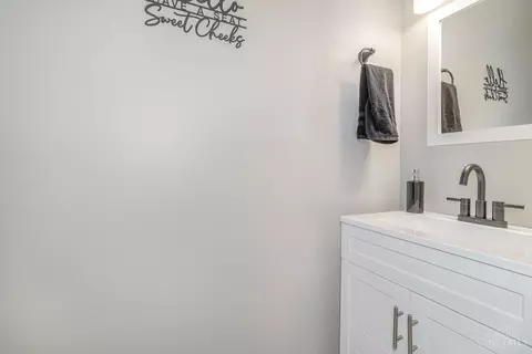 Bath - 943 Villa View Ct, Cincinnati, OH 45238 photo 1 of 3