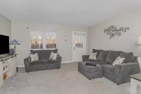 Living - 943 Villa View Ct, Cincinnati, OH 45238 photo 1 of 1