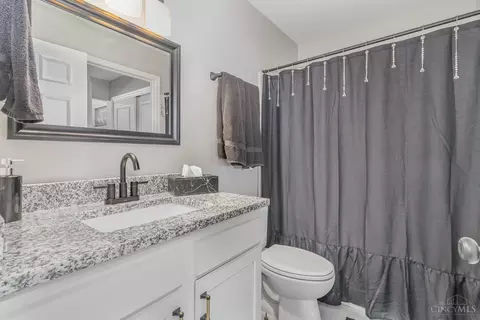 Bath - 943 Villa View Ct, Cincinnati, OH 45238 photo 2 of 3