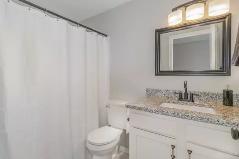 Bath - 943 Villa View Ct, Cincinnati, OH 45238 photo 3 of 3