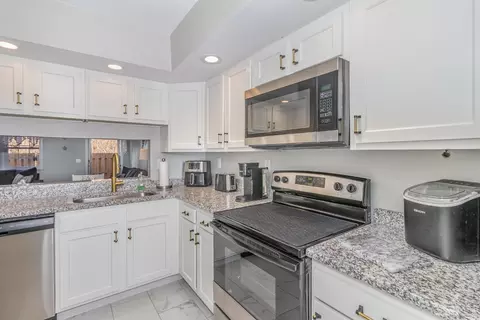 Kitchen - 943 Villa View Ct, Cincinnati, OH 45238 photo 1 of 3