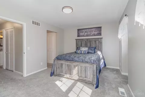 Bedroom - 943 Villa View Ct, Cincinnati, OH 45238 photo 2 of 4