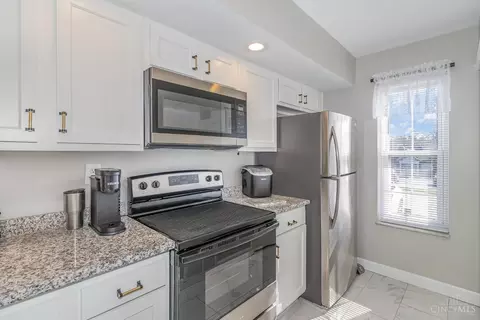Kitchen - 943 Villa View Ct, Cincinnati, OH 45238 photo 3 of 3