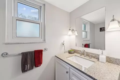 Bath - 3645 Hopper Ridge Rd, Cincinnati, OH 45255 photo 1 of 4
