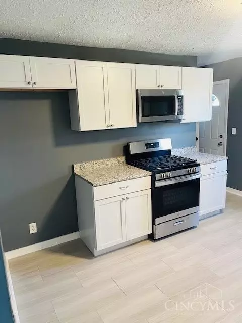 Kitchen - 3372 Ninann Ct, Cincinnati, OH 45211 photo 2 of 2