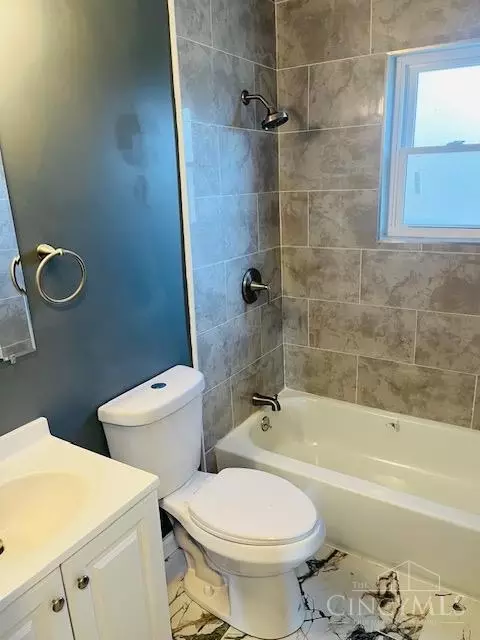 Bath - 3372 Ninann Ct, Cincinnati, OH 45211 photo 1 of 4