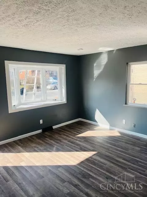 Living - 3372 Ninann Ct, Cincinnati, OH 45211 photo 1 of 1