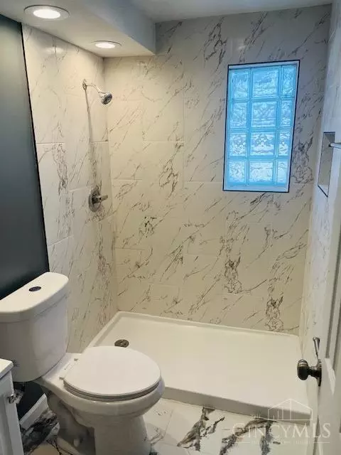 Bath - 3372 Ninann Ct, Cincinnati, OH 45211 photo 3 of 4