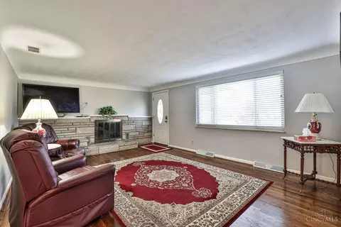 750 Augcliffe Dr, Cincinnati, OH 45245 photo 5