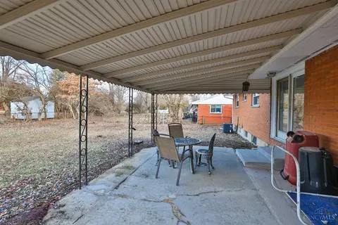 Exterior - 8559 Sunlight Dr, Cincinnati, OH 45231 photo 3 of 9