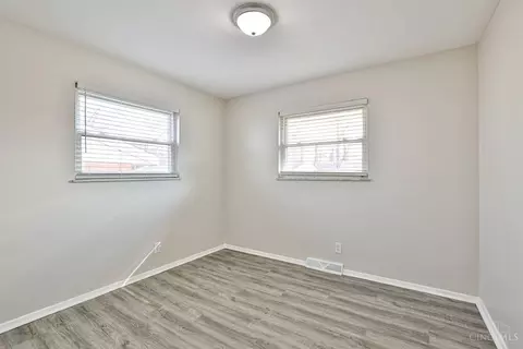 Bedroom - 8559 Sunlight Dr, Cincinnati, OH 45231 photo 3 of 6