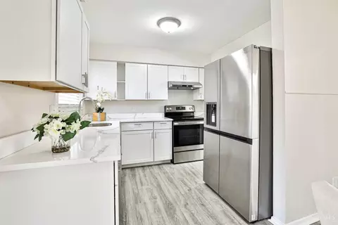 Kitchen - 8559 Sunlight Dr, Cincinnati, OH 45231 photo 1 of 3