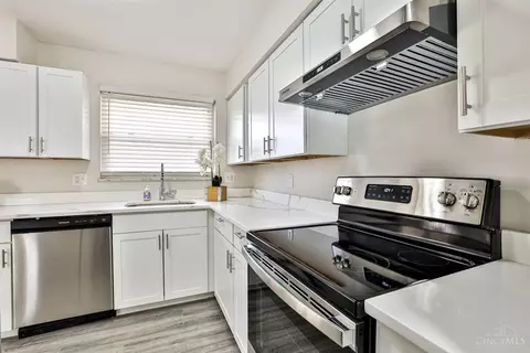 Kitchen - 8559 Sunlight Dr, Cincinnati, OH 45231 photo 3 of 3