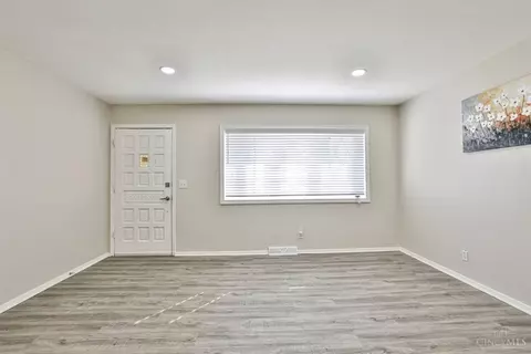 Living - 8559 Sunlight Dr, Cincinnati, OH 45231 photo 3 of 3