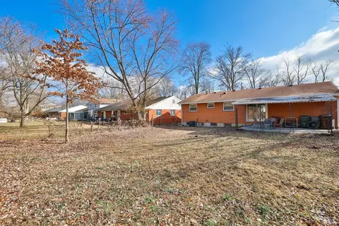 Exterior - 8559 Sunlight Dr, Cincinnati, OH 45231 photo 6 of 9