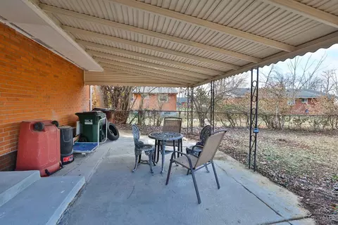 Exterior - 8559 Sunlight Dr, Cincinnati, OH 45231 photo 4 of 9