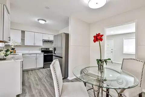 Dining - 8559 Sunlight Dr, Cincinnati, OH 45231 photo 3 of 3