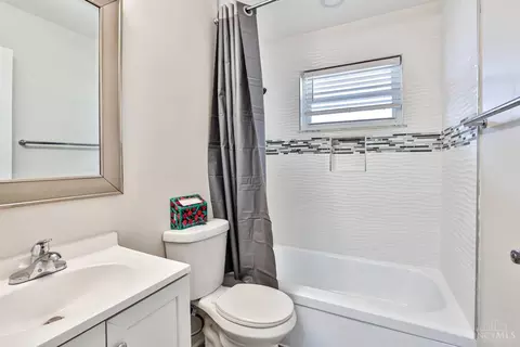 Bath - 8559 Sunlight Dr, Cincinnati, OH 45231 photo 1 of 2