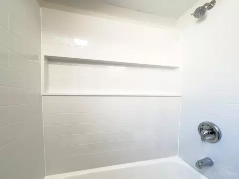 Bath - 3900 Darwin Ave, Cheviot, OH 45211 photo 2 of 4