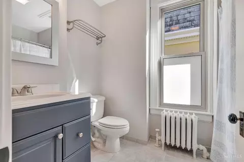 Bath - 1620 Pullan Ave, Cincinnati, OH 45223 photo 2 of 2