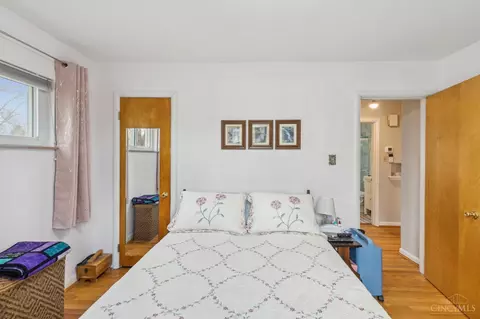 Bedroom - 3089 Crest Rd, Cincinnati, OH 45251 photo 2 of 10