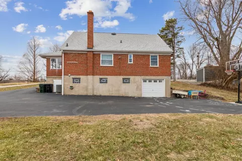 Exterior - 3089 Crest Rd, Cincinnati, OH 45251 photo 7 of 10