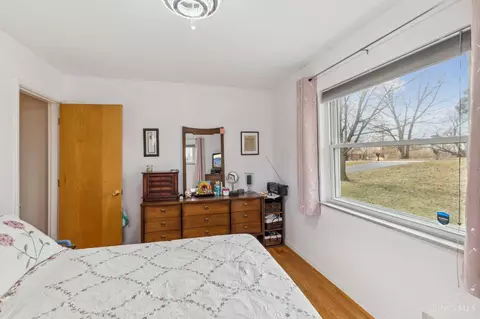 Bedroom - 3089 Crest Rd, Cincinnati, OH 45251 photo 3 of 10