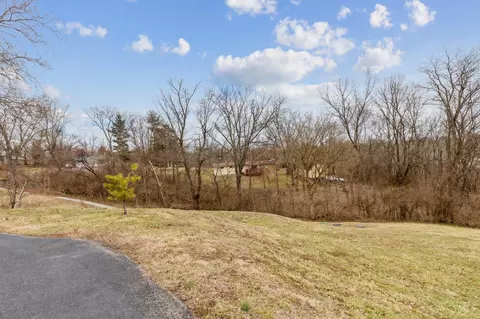 Exterior - 3089 Crest Rd, Cincinnati, OH 45251 photo 6 of 10
