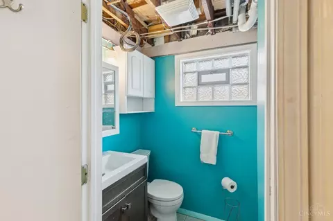 Bath - 3089 Crest Rd, Cincinnati, OH 45251 photo 3 of 3