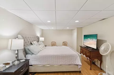 Bedroom - 3089 Crest Rd, Cincinnati, OH 45251 photo 8 of 10