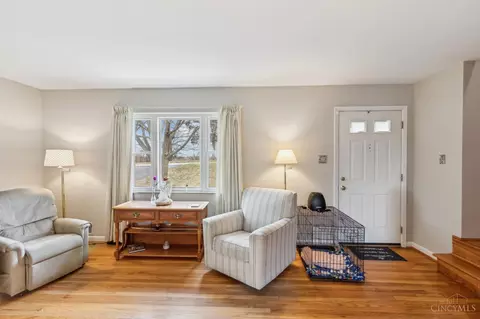 Entry Way - 3089 Crest Rd, Cincinnati, OH 45251 photo 1 of 2