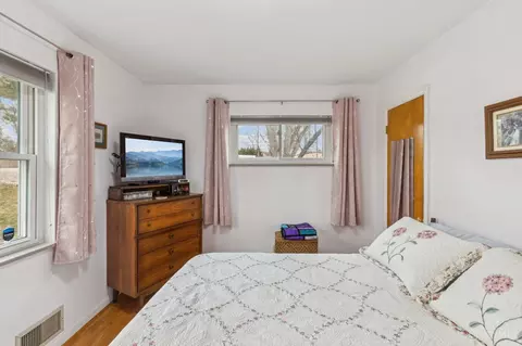 Bedroom - 3089 Crest Rd, Cincinnati, OH 45251 photo 1 of 10