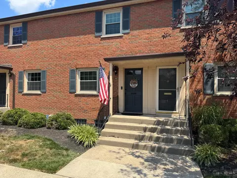 4 Creekwood Sq, Glendale, OH 45246