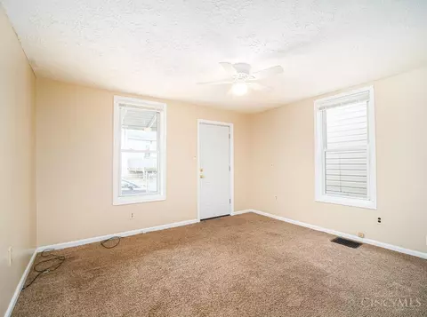 Living - 2552 Ring Pl, Cincinnati, OH 45204 photo 1 of 1