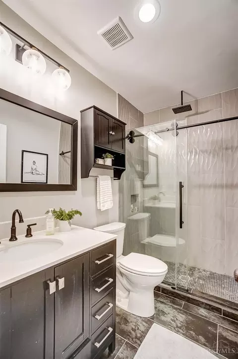 Bath - 2608 Ring Pl, Cincinnati, OH 45204 photo 6 of 8