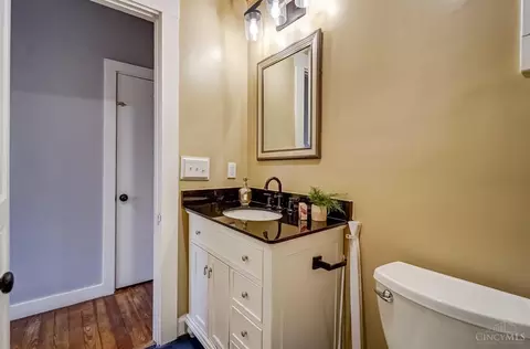 Bath - 2608 Ring Pl, Cincinnati, OH 45204 photo 4 of 8