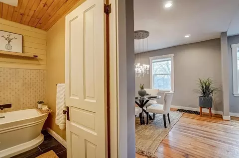 Entry Way - 2608 Ring Pl, Cincinnati, OH 45204 photo 2 of 3