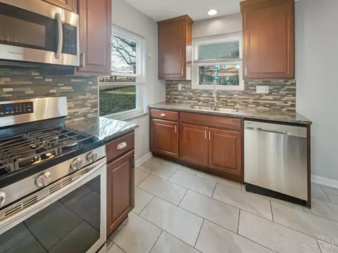 Kitchen - 2950 Mapleleaf Ave, Cincinnati, OH 45212 photo 2 of 4
