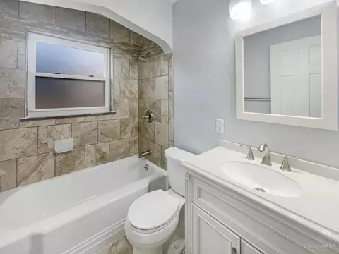 Bath - 2950 Mapleleaf Ave, Cincinnati, OH 45212 photo 1 of 1