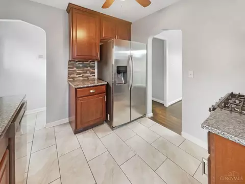 Kitchen - 2950 Mapleleaf Ave, Cincinnati, OH 45212 photo 3 of 4