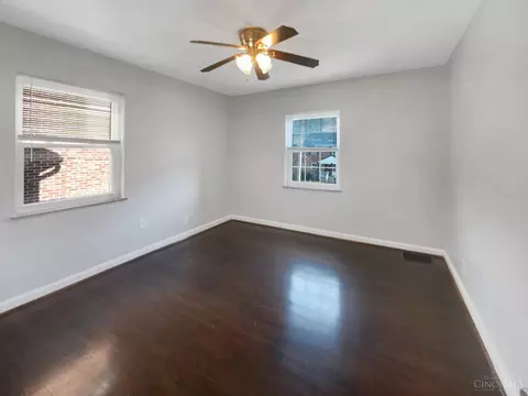 Bedroom - 2950 Mapleleaf Ave, Cincinnati, OH 45212 photo 4 of 5