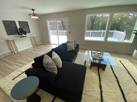 Living - 19 Hollow Tree Ct, Hamilton, OH 45013 photo 9 of 9