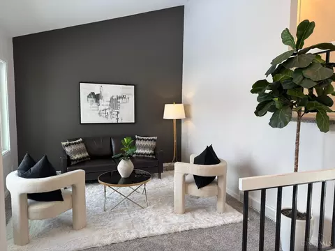 Living - 19 Hollow Tree Ct, Hamilton, OH 45013 photo 2 of 9