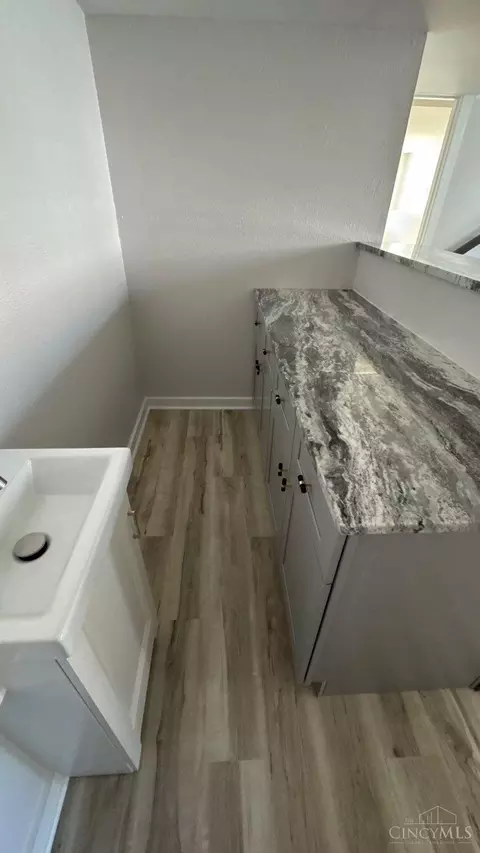 Entry Way - 19 Hollow Tree Ct, Hamilton, OH 45013 photo 10 of 10
