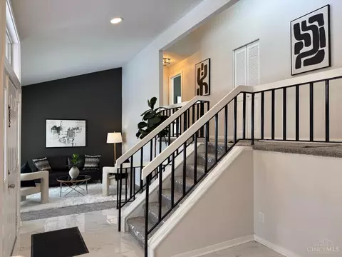 Entry Way - 19 Hollow Tree Ct, Hamilton, OH 45013 photo 3 of 10