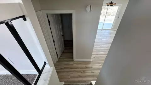 Entry Way - 19 Hollow Tree Ct, Hamilton, OH 45013 photo 7 of 10