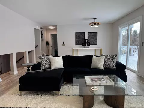 Living - 19 Hollow Tree Ct, Hamilton, OH 45013 photo 6 of 9