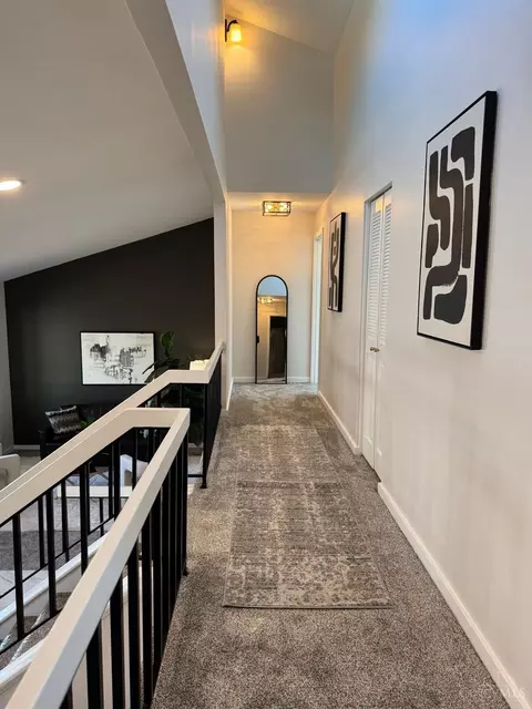 Entry Way - 19 Hollow Tree Ct, Hamilton, OH 45013 photo 4 of 10