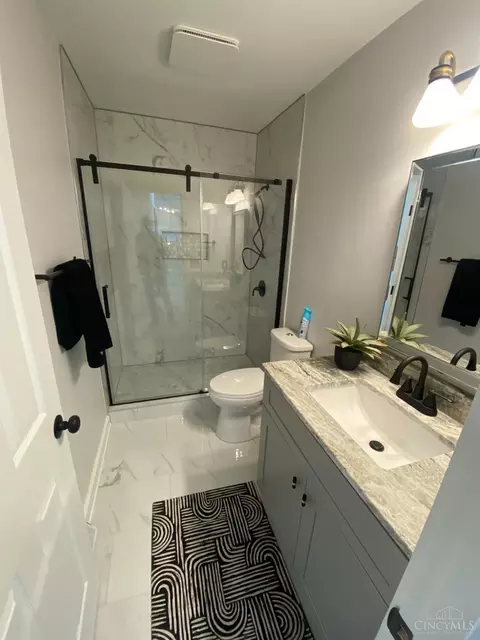 Bath - 19 Hollow Tree Ct, Hamilton, OH 45013 photo 6 of 11